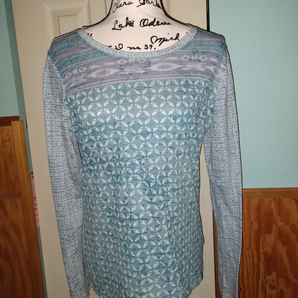 Like New Large Lightweight Long Sleeve Shirt